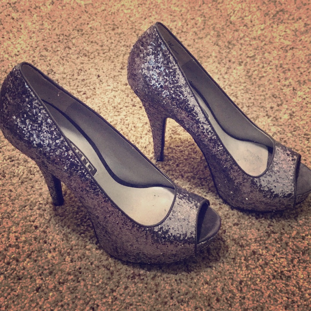 Vera Wang 4” high heels - Picture 1 of 1